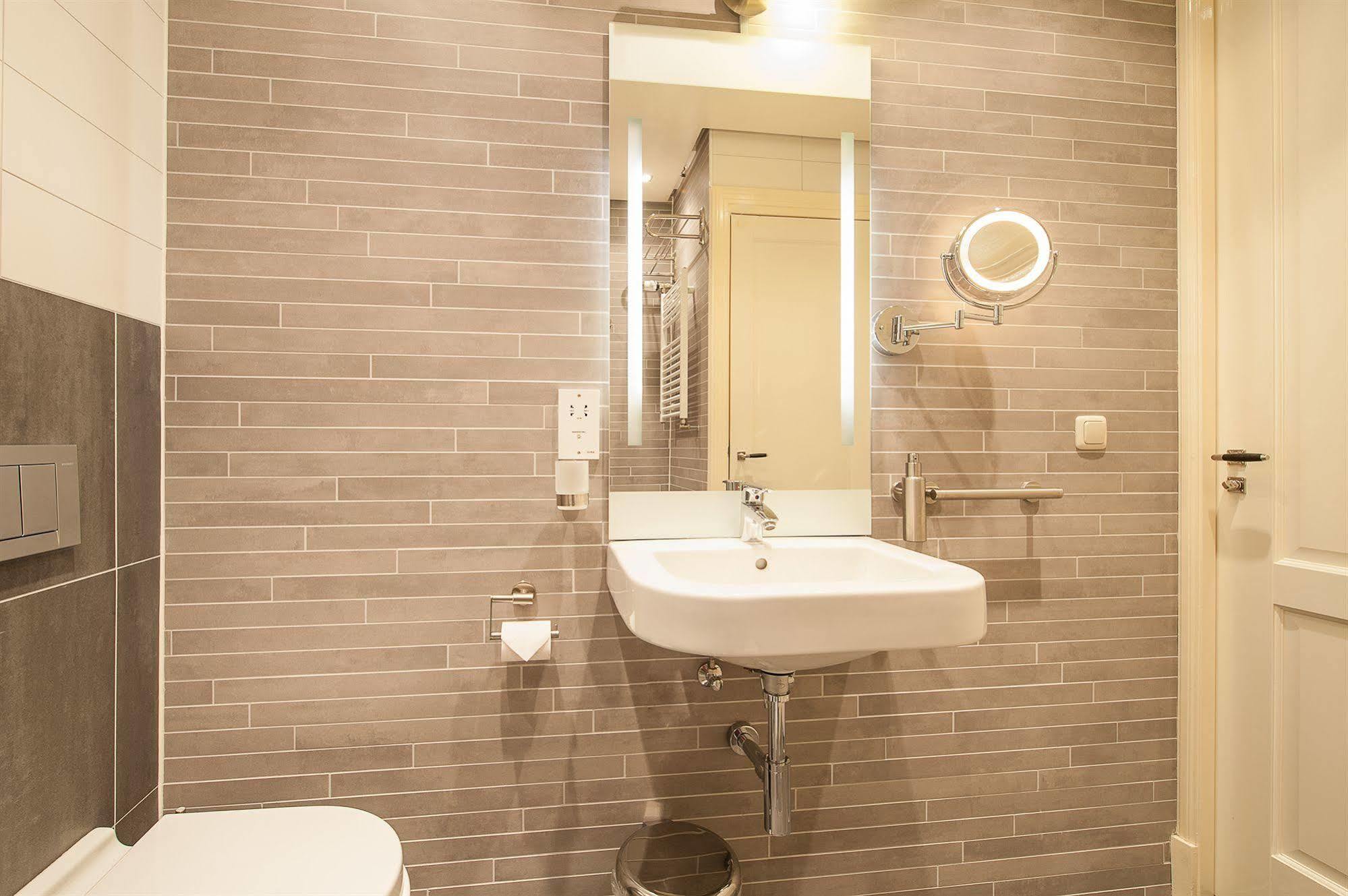 Short Stay Group Dapper Market Serviced Apartments Амстердам Экстерьер фото